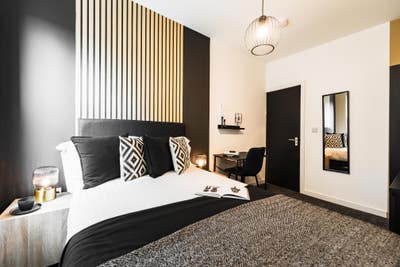 Stunning Double Room in female house! Bills incl Main Photo