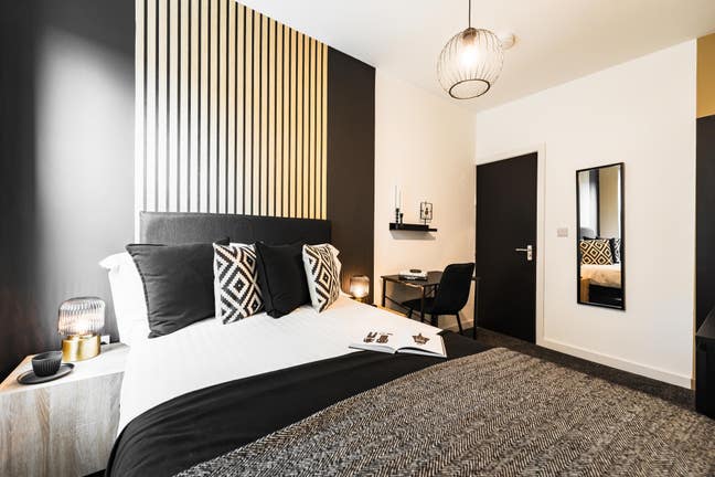 Stunning Double Room in female house! Bills incl Main Photo