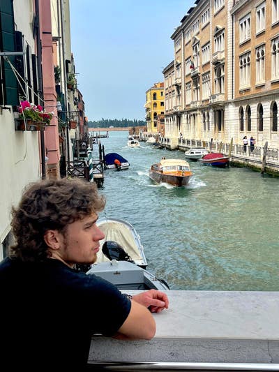 3 Males Looking for house Main Photo