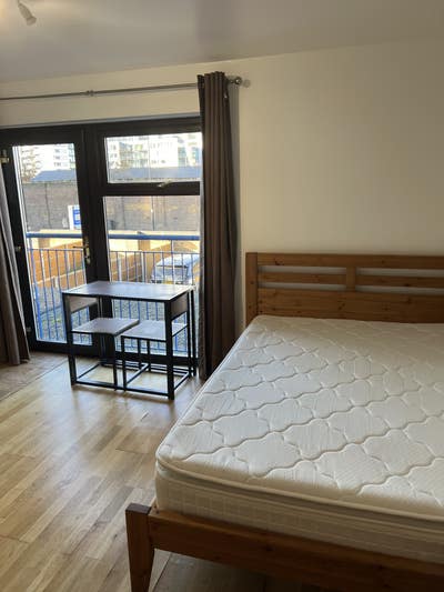 Modern Studio &pound;1250 Rent inc ALL BIlls  Main Photo