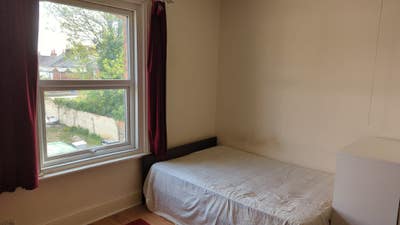 Very large, clean and airy double room available  Main Photo