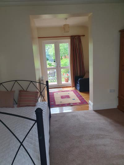 Spacious downstairs room in Victorian terrace Main Photo