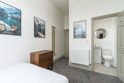 Spacious Ensuite Room - Queens Road, PL4 Main Photo