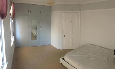 Large Double Room available with parking no permit Main Photo
