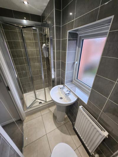 Ensuite Double Room in a Shared House  Main Photo