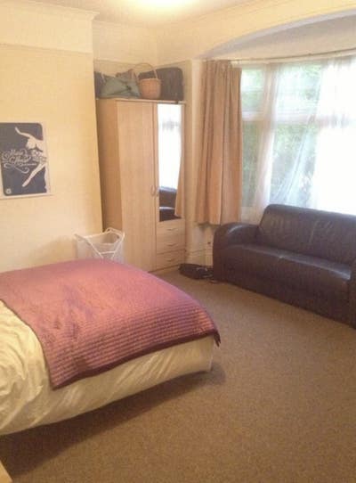Bright, spacious 2 bedroom flat  Main Photo