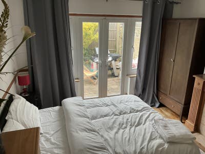 1 double room to let in a 5 bedroom semi detached  Main Photo