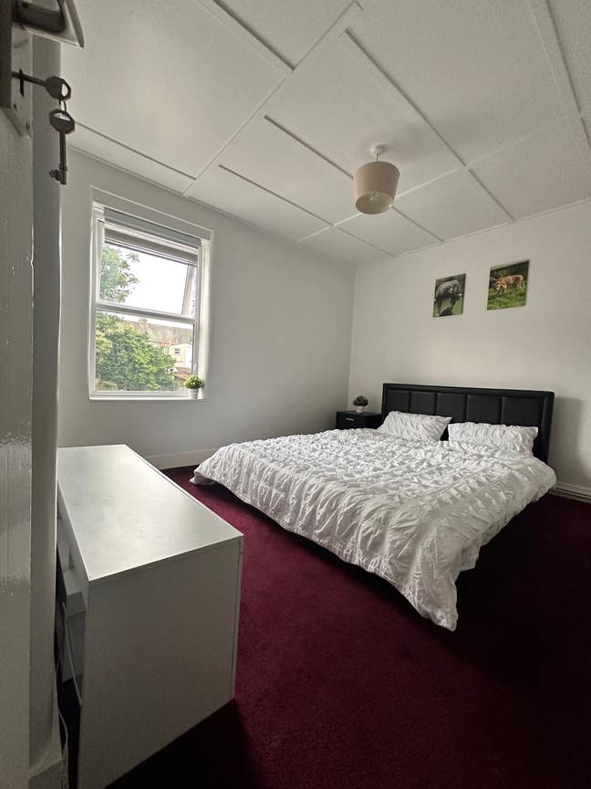 Spacious Room with King-Sized Bed| All bills inc* Main Photo