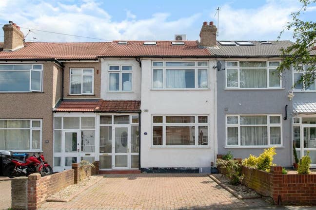 Single Room close to Morden Underground Main Photo