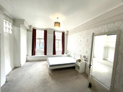 Cozy and Private Living Spaces in a Prime Location Main Photo