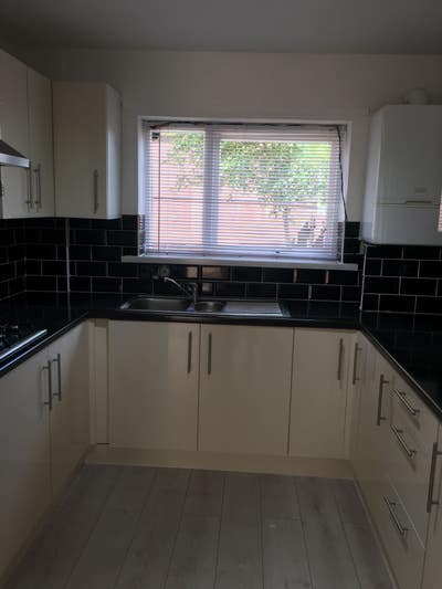 Single & Double room for rent Main Photo