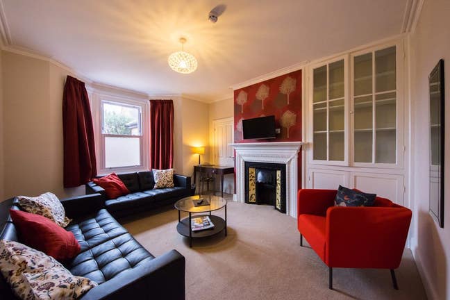 A Spacious Double Ensuite Room Available  Main Photo