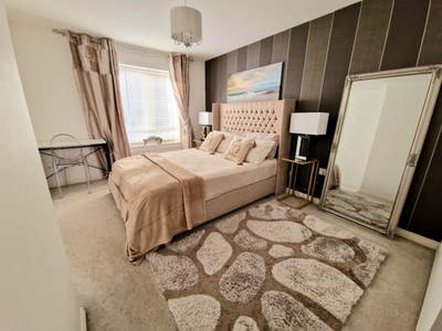 No deposit ensuite bedroom, weekly let Main Photo