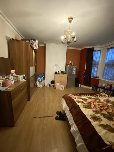 Beautiful Large Double Room Fro Rent  in Houunslow Main Photo