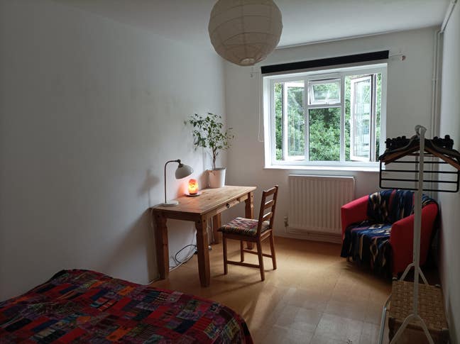 Beautiful room available in residential Abbey Wood Main Photo