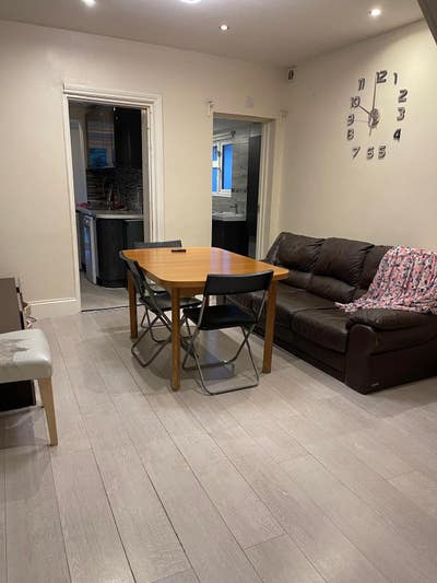Large 4 Bedroom Family Home available Main Photo