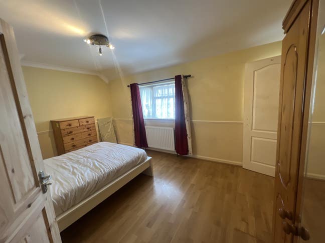 4 bedroom house, Dagenham  Main Photo