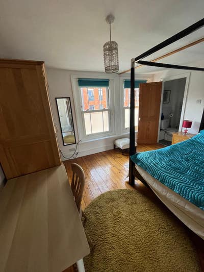 Large Double  Ensuite Central Winchester  Main Photo