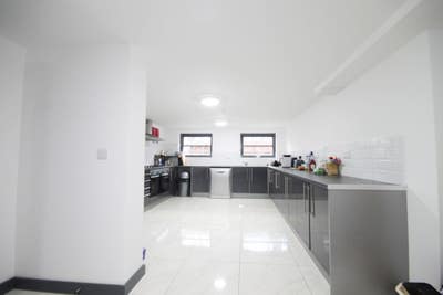 🔥 Stylish Double Rooms – City Centre – All Bills  Main Photo