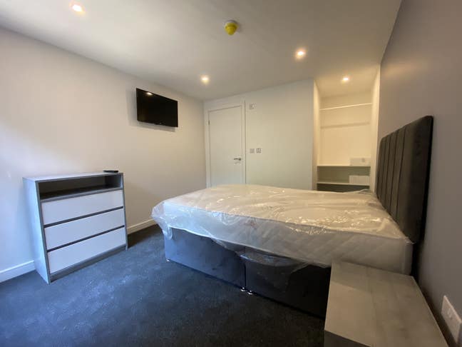 Double En-Suite Room - Bills included!  Main Photo