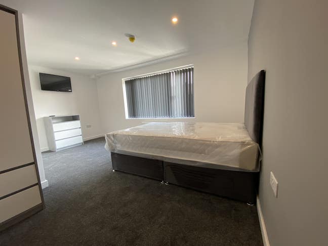 Double En-Suite Rooms - Bills included!  Main Photo
