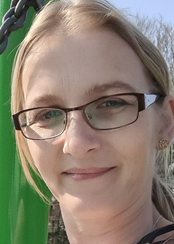 Professional Female seeks a single or double room Main Photo