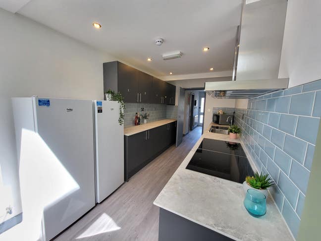 Great Double Ensuite Room in SM6 Cleaner Main Photo