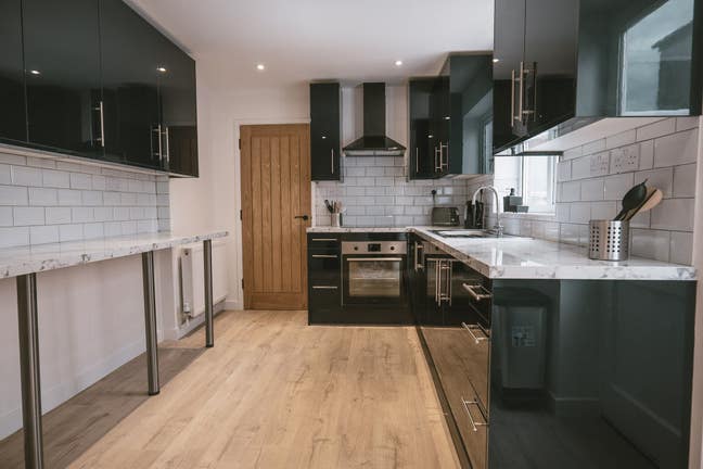 Completely refurbished house, GL1 inc all bills Main Photo