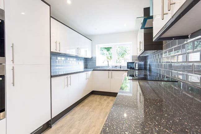 Large fully furnished double Rm based in Southsea Main Photo