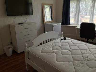 Just Reduced! Double Room in Modern Home   Main Photo