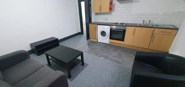 1 bed flats, near hospital, transport all amenatie Main Photo