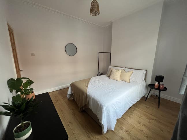 Spacious Double Room Available near Media City NOW Main Photo