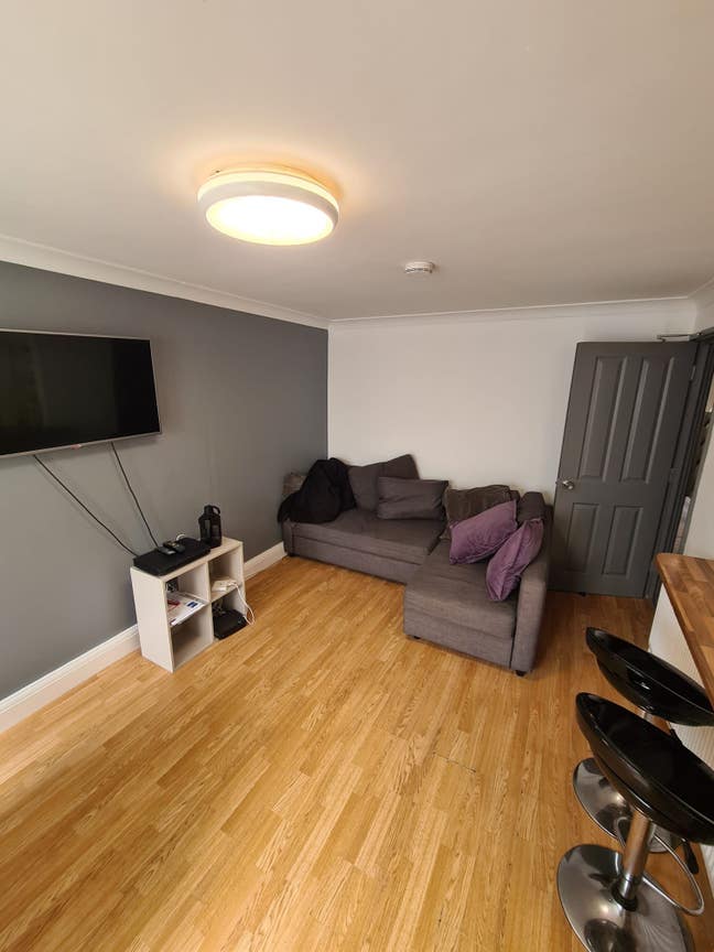 Newly refurbished ensuite & double rooms Main Photo