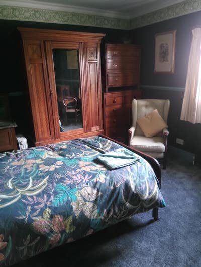 Large South Facing  Bedroom.  Main Photo
