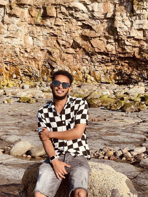 Room needed by professional couple Main Photo