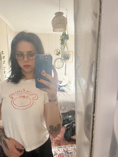 Professional Female seeks a single or double room Main Photo