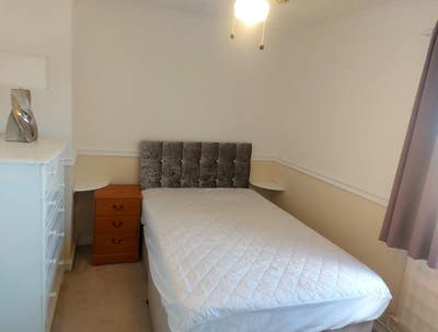 Furnished-Double Room-Bills included-Free Internet Main Photo