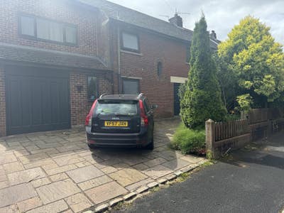 Double Room Available, Bills Included Main Photo