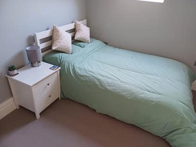 Room available in desirable complex Main Photo