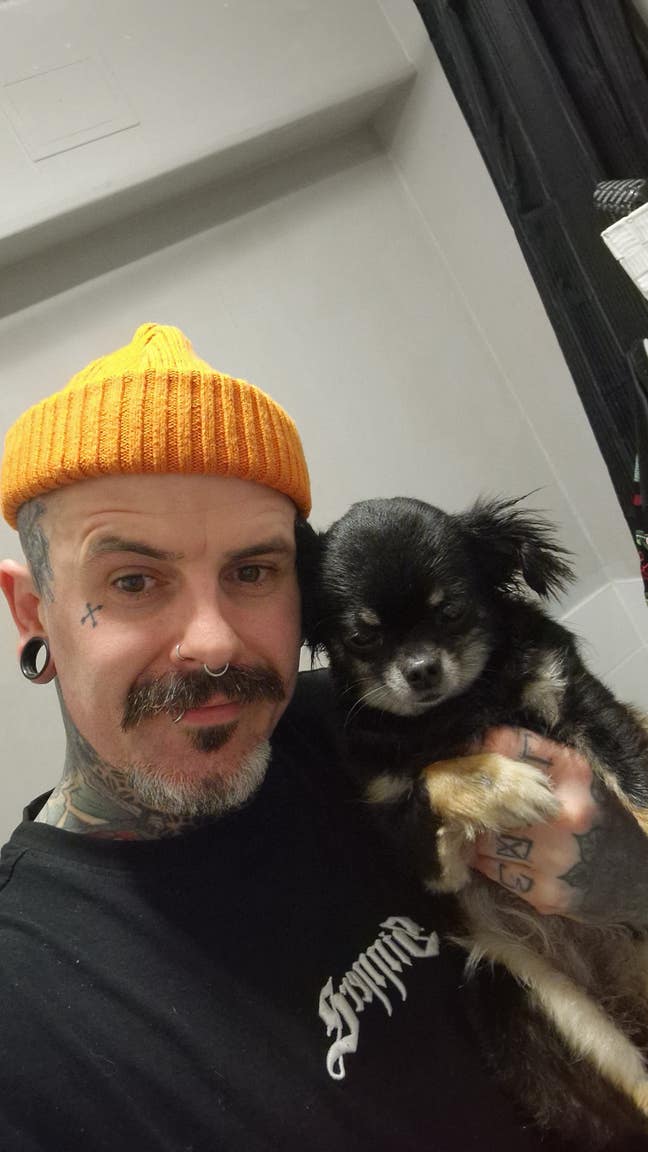 1 man and his dog seeks room. Main Photo