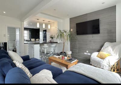 Room to rent in modern apartment Main Photo