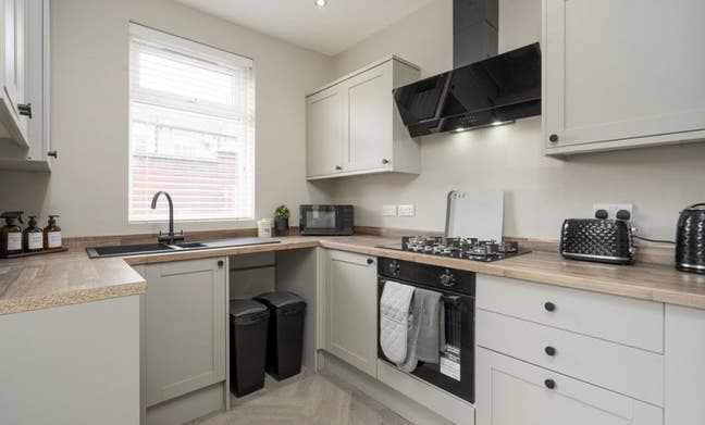 BRAND NEW house share - all ensuite rooms  Main Photo