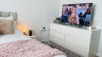 Stunning 2 bedroom Apartment 30 min from central  Main Photo