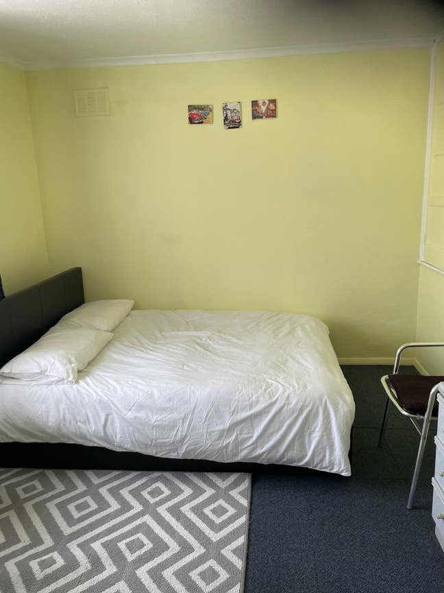 Double Room to Let Northolt Mon-Fri Week Days  Main Photo