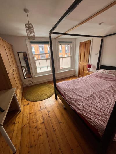 Two Double Ensuite Rooms central Winchester Main Photo