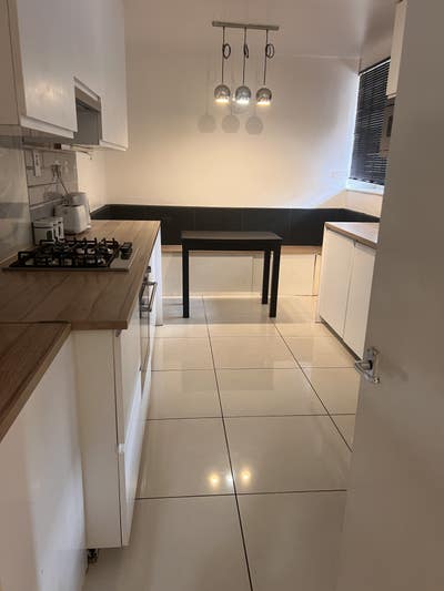 3 Bed Flat Bethanl Green Main Photo