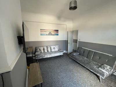 4 bedroomed terraced property fully renovated Main Photo