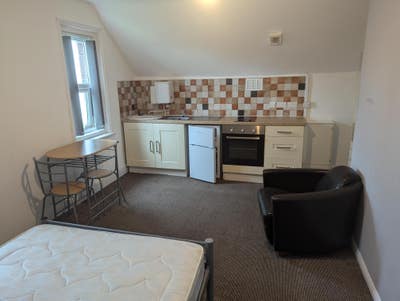 Self-contained Double Bedsit - City Centre Main Photo