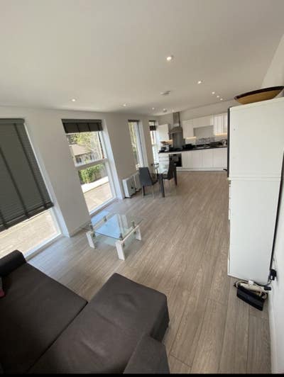 Spacious , Tidy double bedroom with En-suit Main Photo