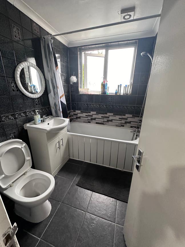 Double room available for male preference  Main Photo